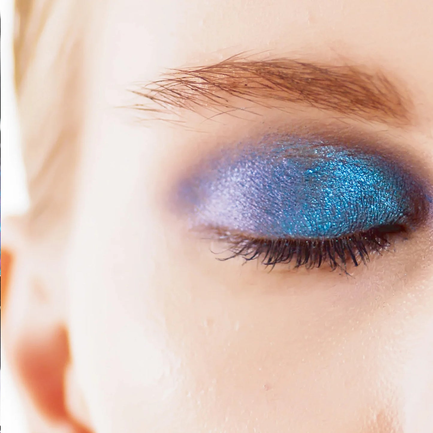 CHARMACY Duochrome Chameleon Eyeshadow – Long-lasting, Waterproof Glitter Pigment - Lylamor.com