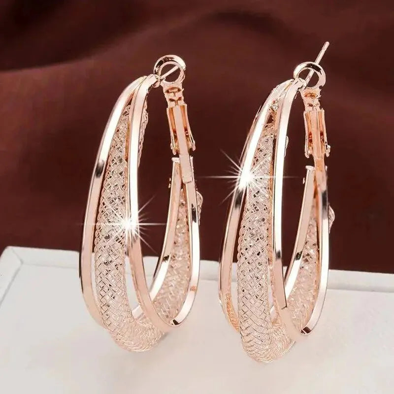 Boucles d'oreilles : Créoles torsadées en or et argent avec cristaux