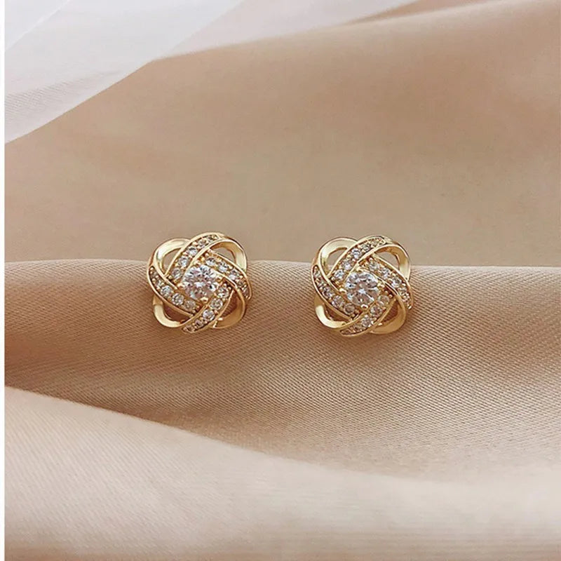 Boucles d'oreilles croix en zircon léger et luxueux – Clous géométriques creux