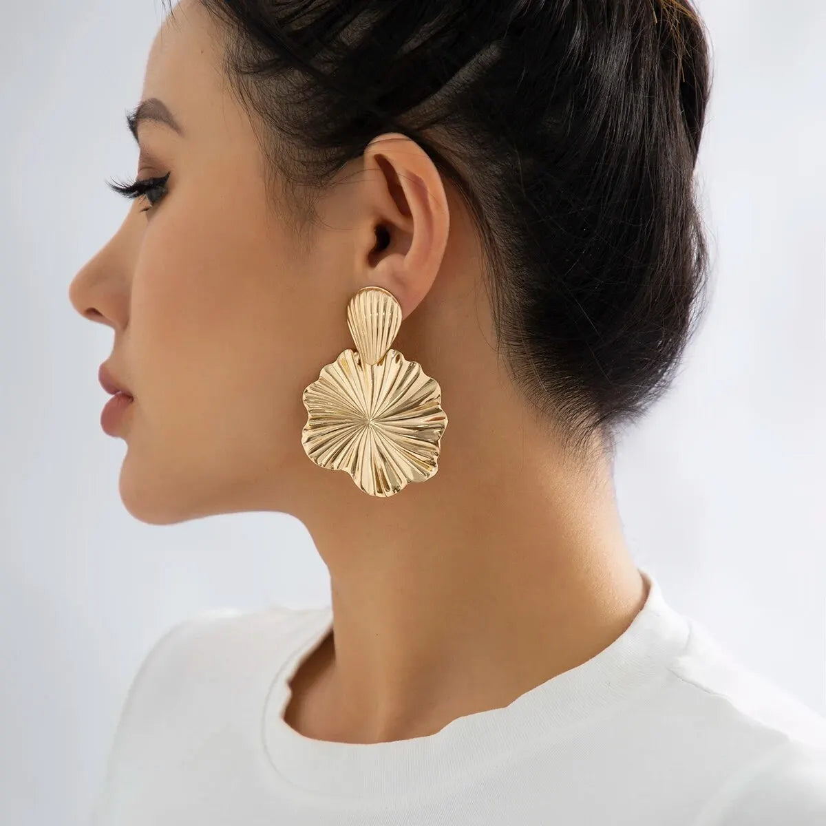 Lotus Leaf Drop Earrings | Trendy Geometric Gold Pendant Earrings for Women - Lylamor.com