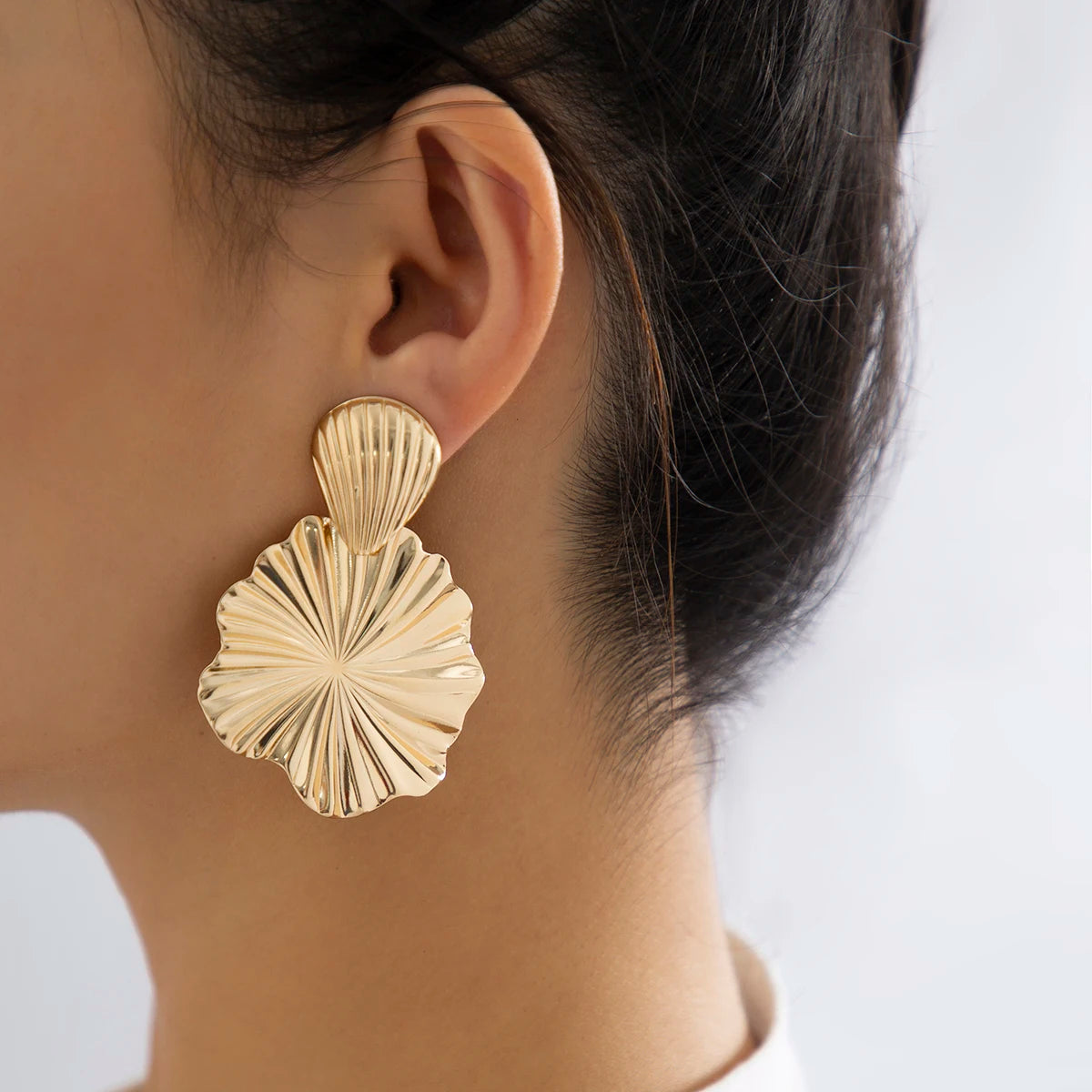Lotus Leaf Drop Earrings | Trendy Geometric Gold Pendant Earrings for Women - Lylamor.com