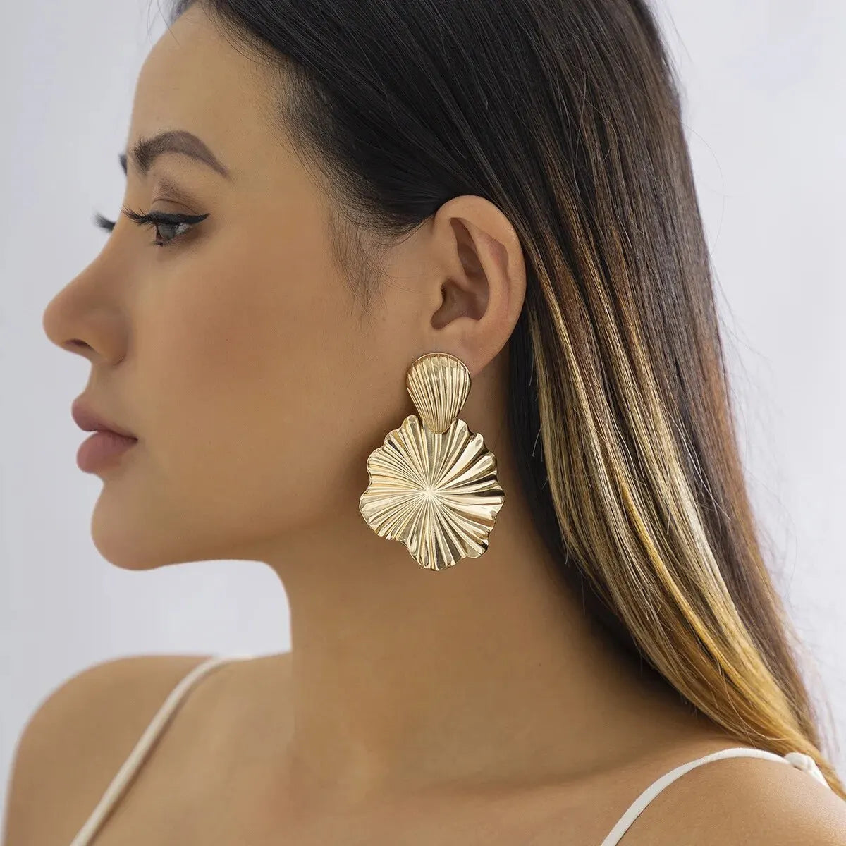 Lotus Leaf Drop Earrings | Trendy Geometric Gold Pendant Earrings for Women - Lylamor.com