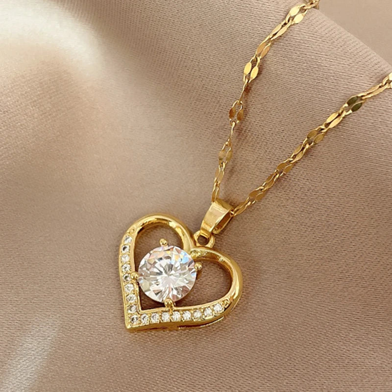 Golden Heart & Lips Pendant Necklace - Stainless Steel Fashion Jewelry for Women - Lylamor.com