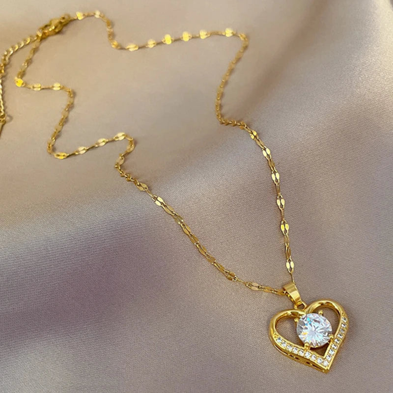Golden Heart & Lips Pendant Necklace - Stainless Steel Fashion Jewelry for Women - Lylamor.com
