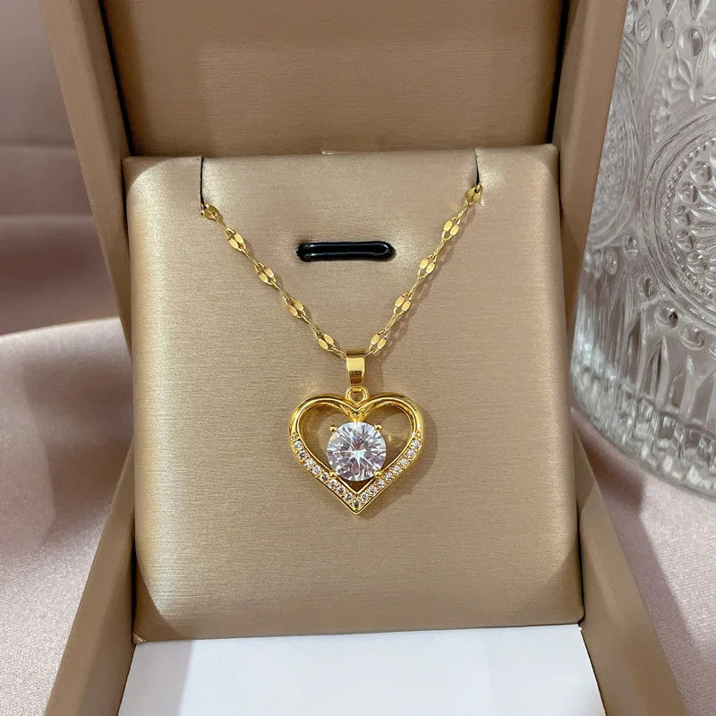 Golden Heart & Lips Pendant Necklace - Stainless Steel Fashion Jewelry for Women - Lylamor.com