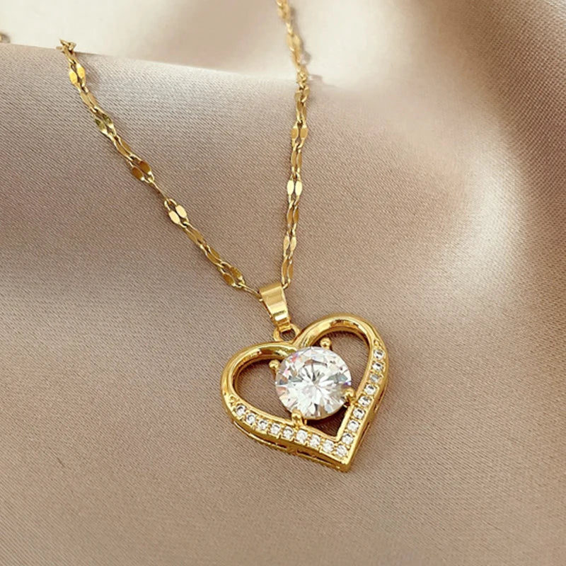 Golden Heart & Lips Pendant Necklace - Stainless Steel Fashion Jewelry for Women - Lylamor.com
