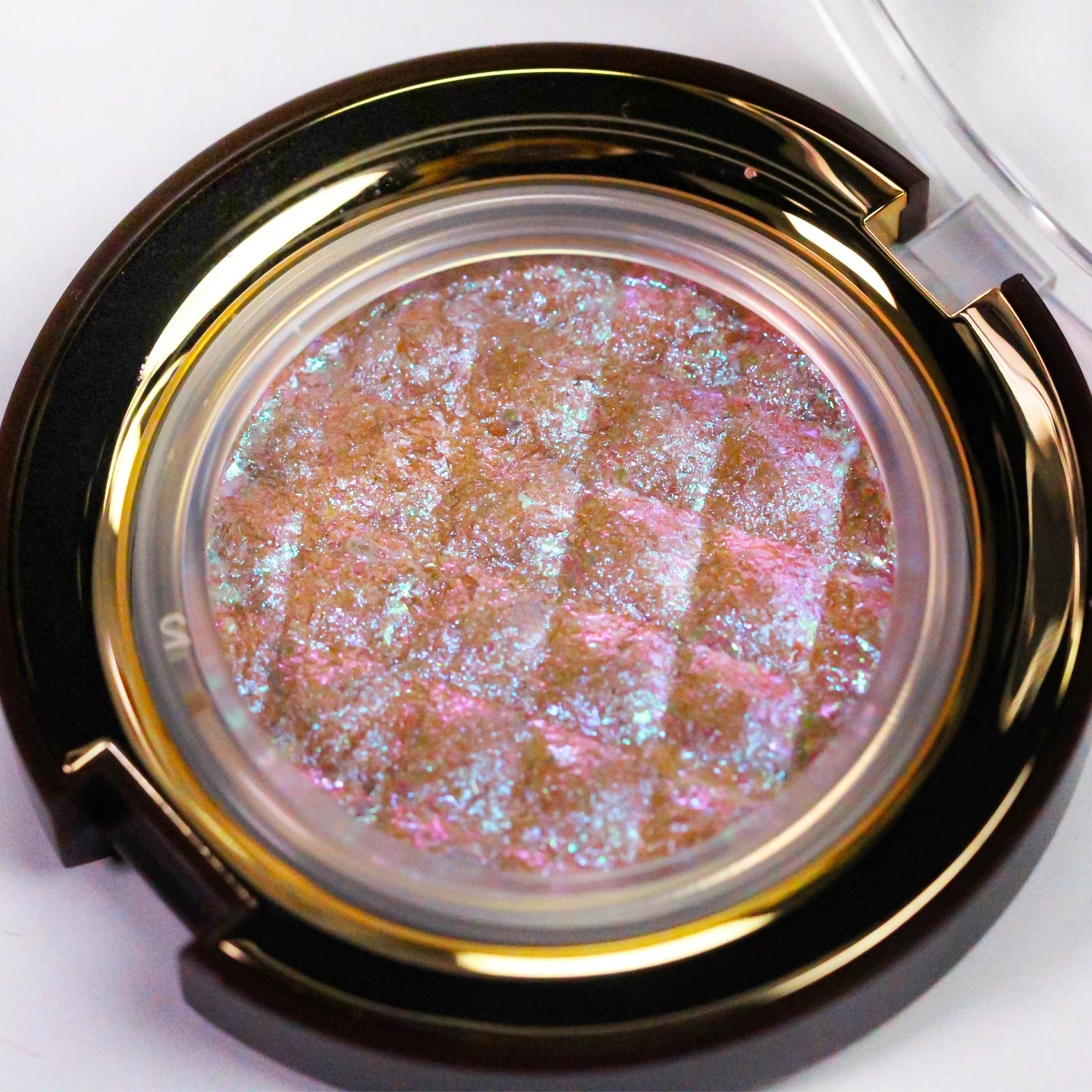 CHARMACY Luxury Duochrome Chameleon Eyeshadow – Long-lasting, Waterproof, Shiny Glitter Highlighter - Lylamor.com