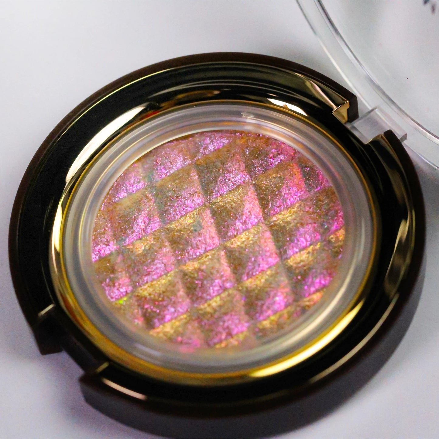 CHARMACY Luxury Duochrome Chameleon Eyeshadow – Long-lasting, Waterproof, Shiny Glitter Highlighter - Lylamor.com